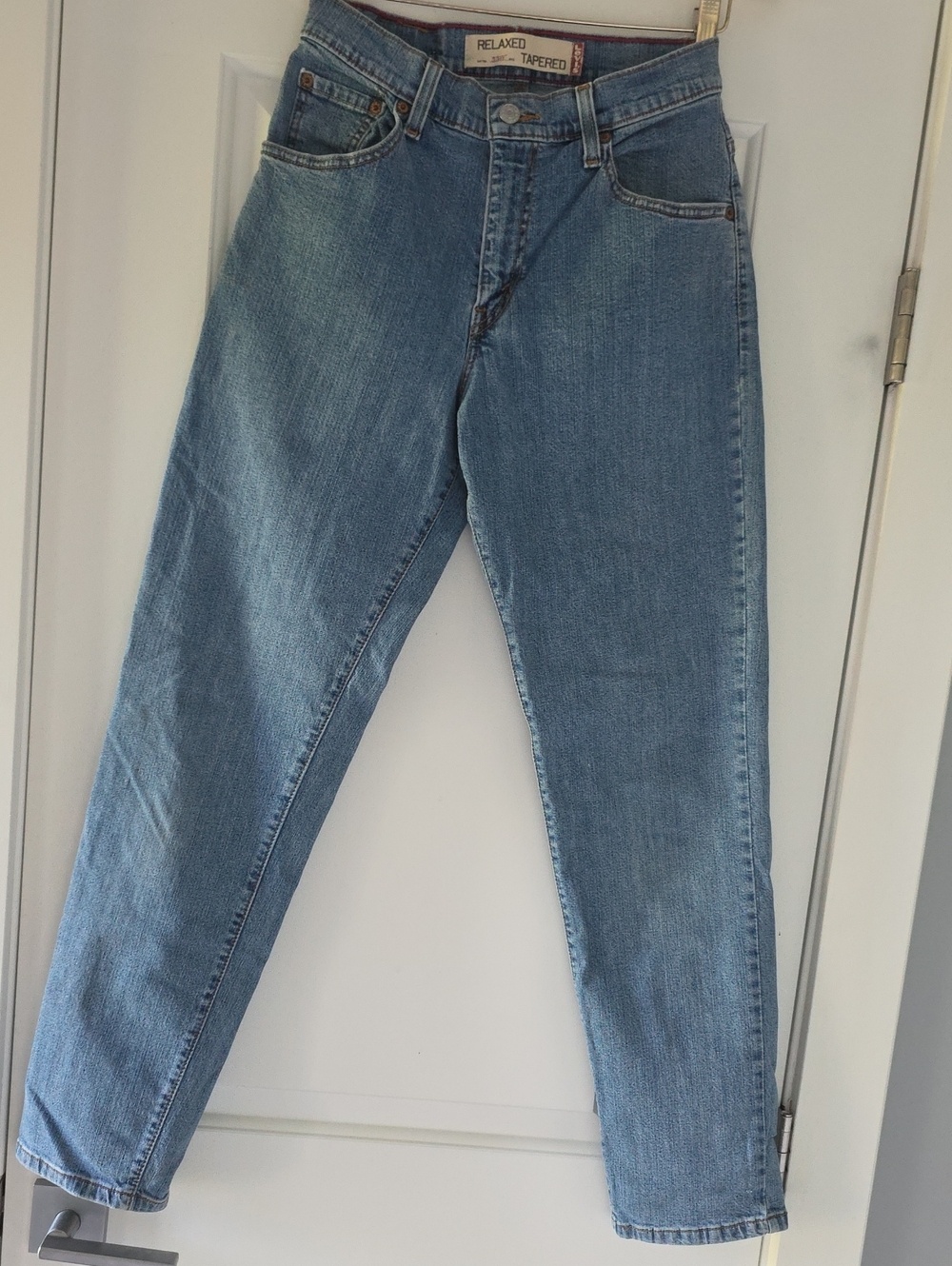 550 Levi's Light Blue Relaxed Tapered Jeans